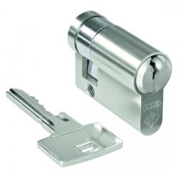 Passender DIN-Profilhalbzylinder mit Schlüsselabzug in Mittelposition - MERTEN incl. 3 Schlüsseln - (35,14 Euro)
